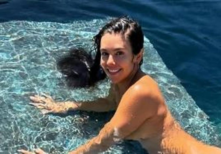 Pedroche posa desnuda en una piscina