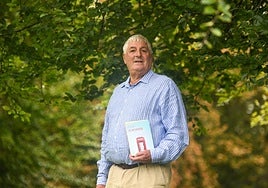 Richard Charkin con su libro The Publisher (2022)