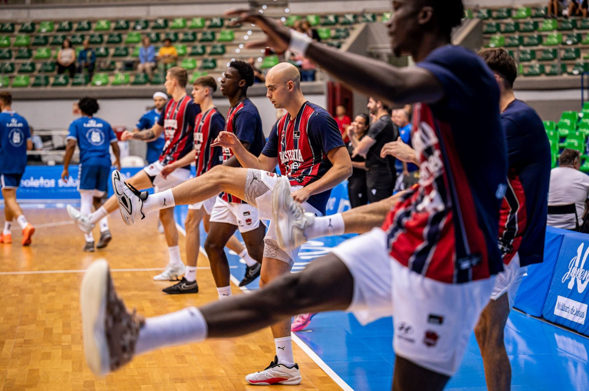 El San Pablo Burgos-Baskonia de pretemporada, en imágenes