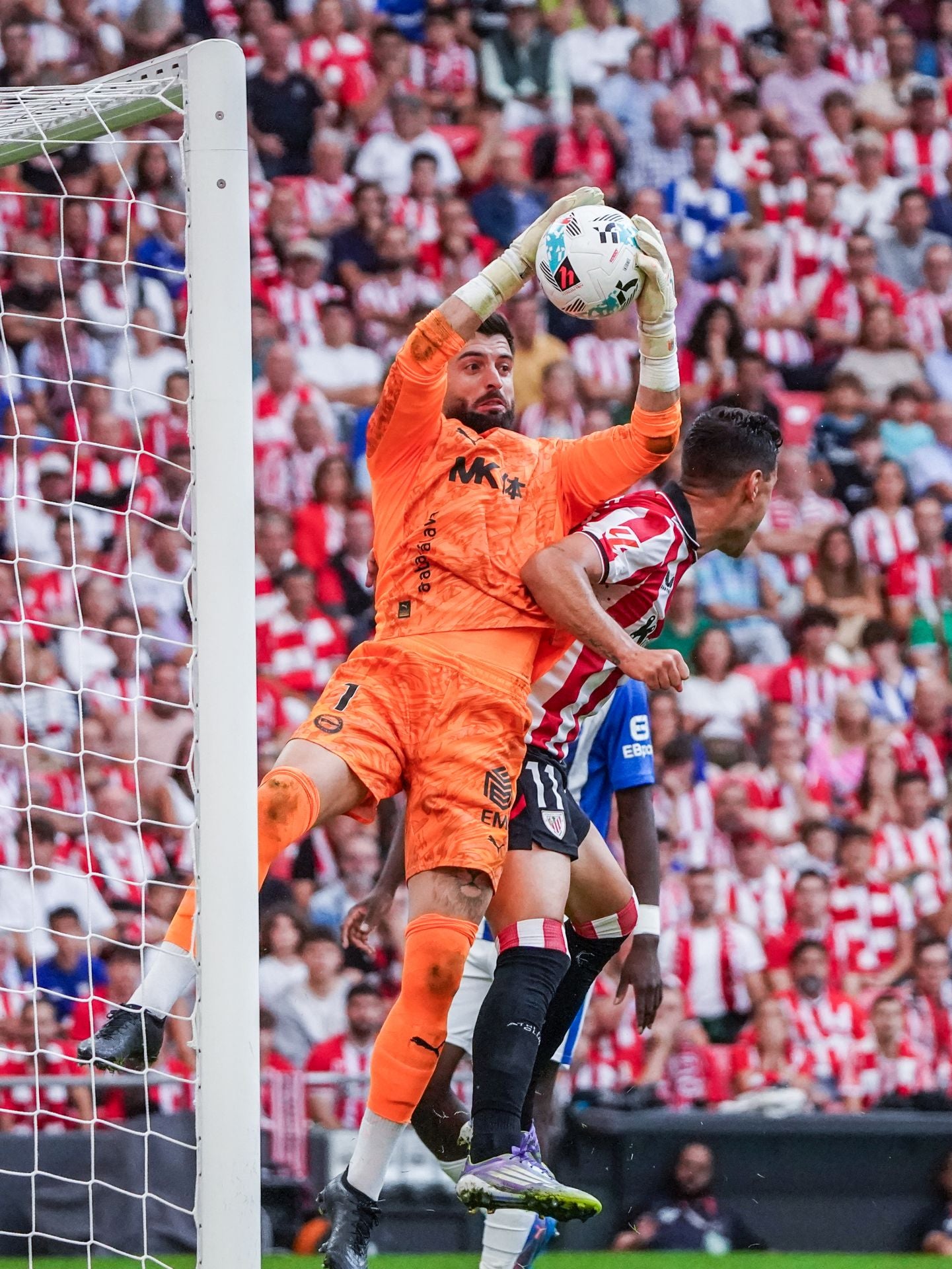 Las mejores imágenes del derbi entre Athletic y Alavés