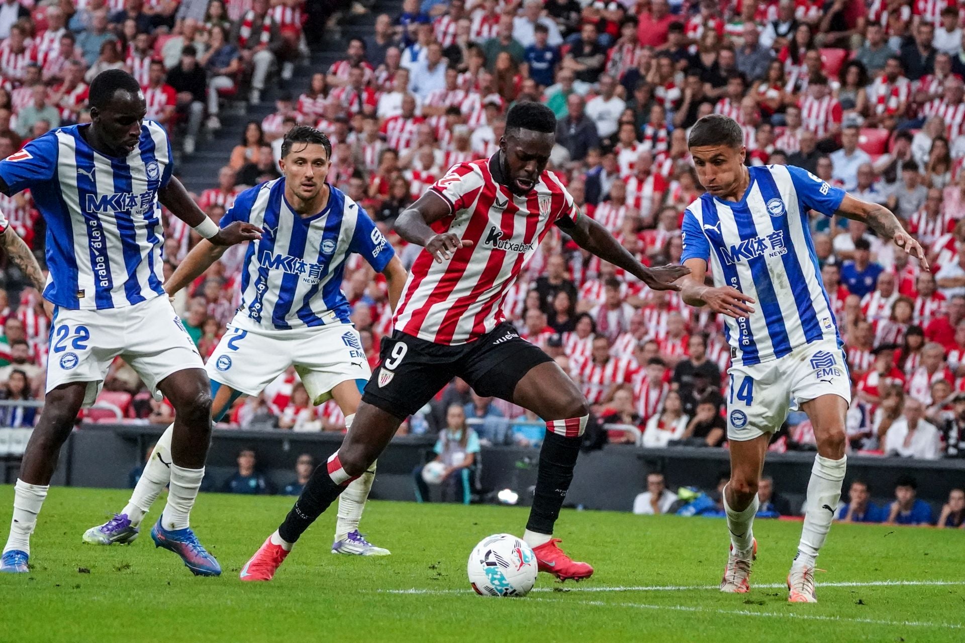 Las mejores imágenes del derbi entre Athletic y Alavés