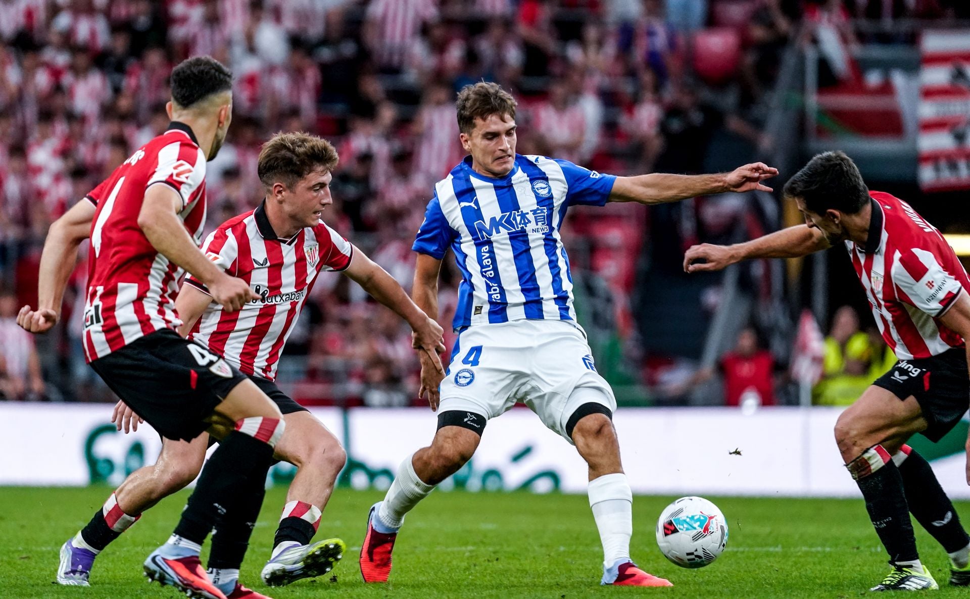 Las mejores imágenes del derbi entre Athletic y Alavés