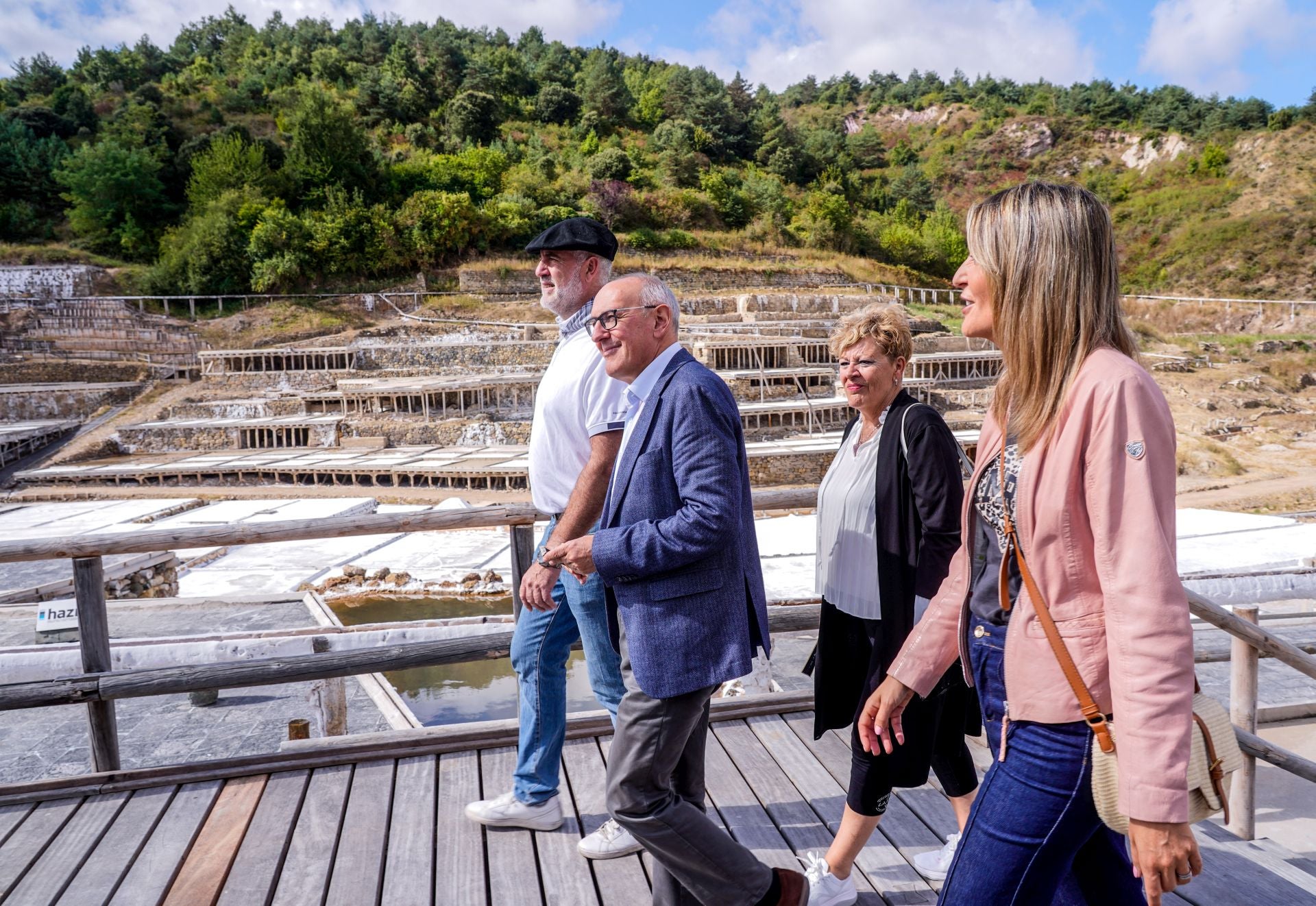Salinas de Añana festeja el final de su cosecha