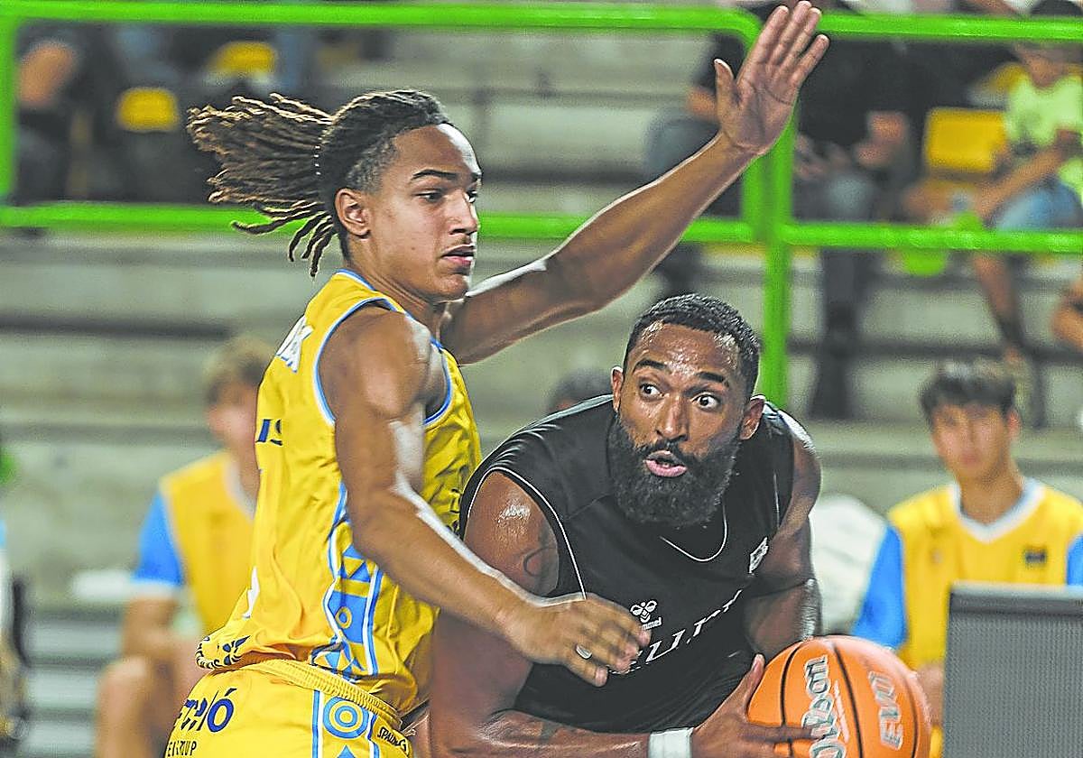 Hilliard jugó poco más de cinco minutos porque unas molestias aconsejaron prudencia.