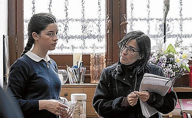 Alauda Ruiz de Azúa dirige a Blanca Soroa en 'Los domingos'.