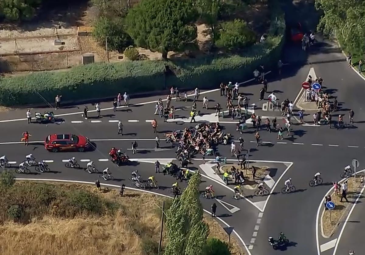 Nuevo incidente en La Vuelta: un grupo de manifestantes propalestinos trata de paralizar la etapa