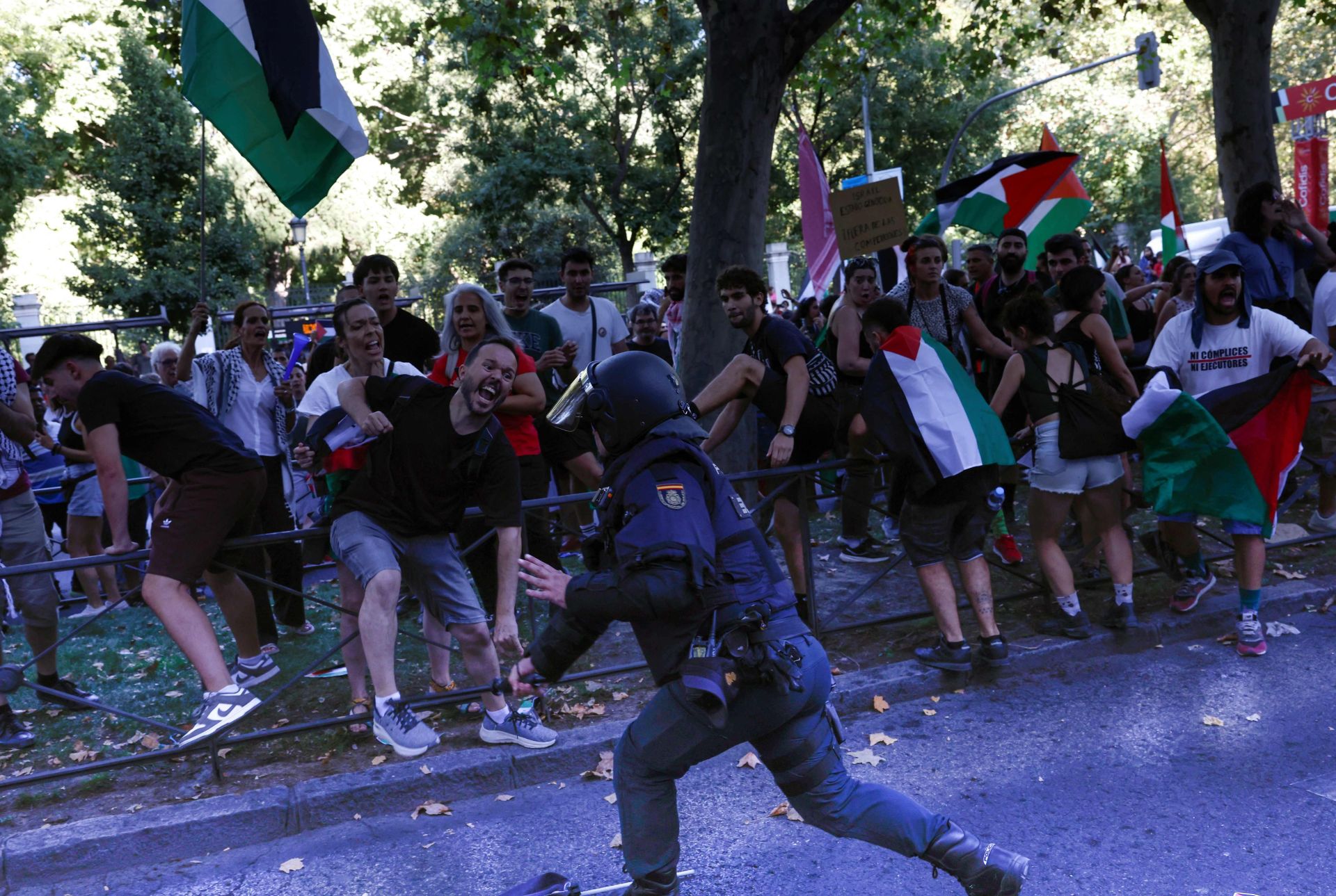 Los disturbios que han obligado a suspender la última etapa de La Vuelta