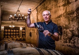 Aparte de dueño de dos bodegas, Juan Luis Cañas preside la asociación Subsierra