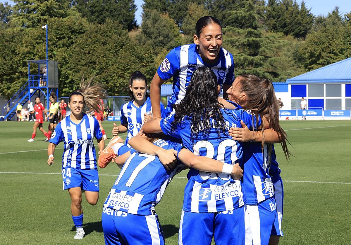 Las albiazules sellaron un triunfo completo en su estreno en Ibaia.