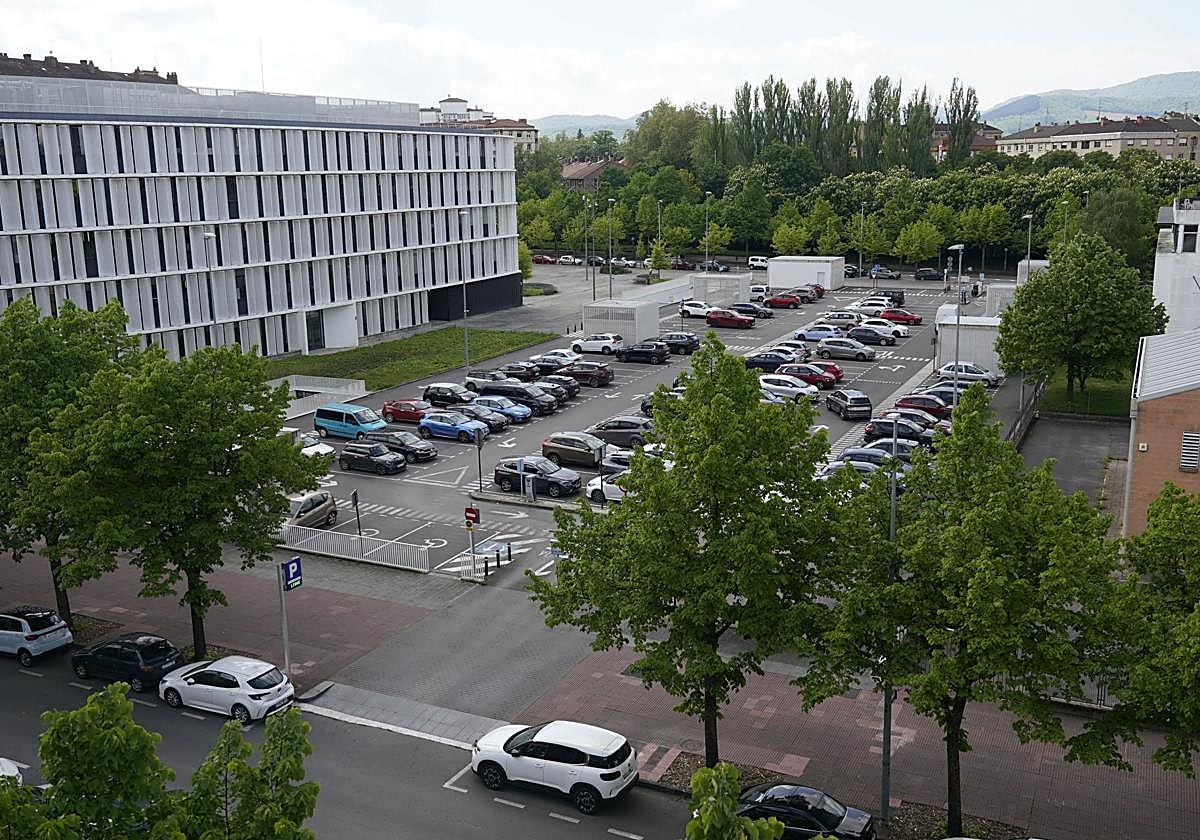 Aparcamiento situado frente a las oficinas del Ayuntamiento en San Martín.