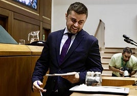 Santiago López fue concejal en Portugalete y actualmente es parlamentario vasco.