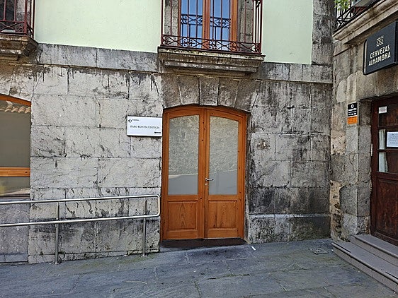 Ea denuncia ante el Ararteko la falta de atención médica en el municipio