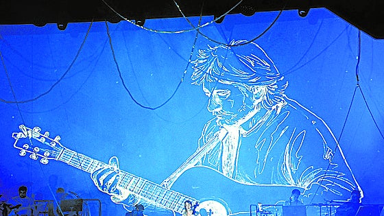 Plácido homenaje a Benito Lertxundi en el Getxo Folk