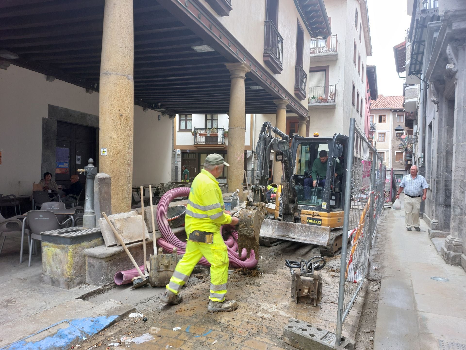 Las obras han puesto patas arriba las calles del casco viejo de Markina.