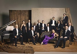 El conjunto estadounidense, con su vocalista Storm Large de morado.