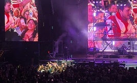 Yatra se bajó al foso para dedicarle unos versos de ánimo a la hermana de Elyna.