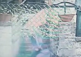 Así subieron el ertzaina narco y su cómplice a casa la maleta con 55 kilos de 'coca'