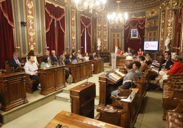 La oposición acusa a Aburto de falta de autocrítica, de «pasar el rodillo» y critica la parálisis de la ciudad