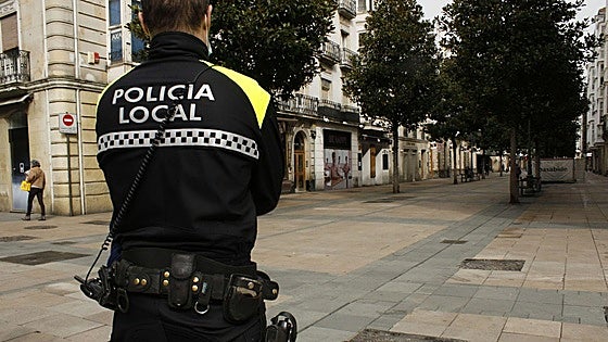 Rompe la orden de alejamiento al entrar por la ventana a casa de su expareja en Vitoria