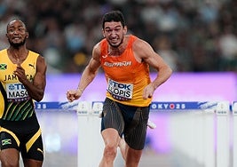 Enrique Llopis se estira en busca de una tercera plaza que no ha alcanzado.