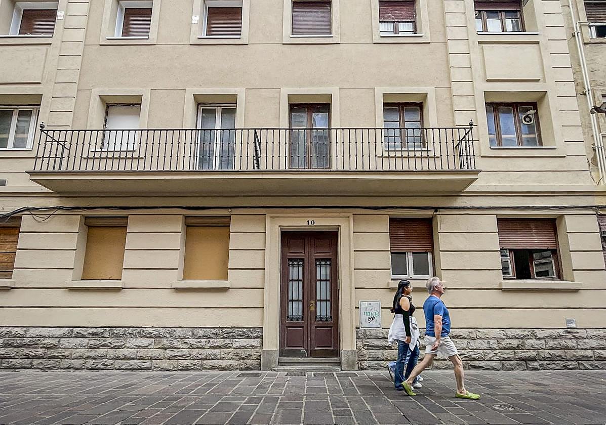 Vista del bloque donde se encuentra los cinci pisos del ayuntamiento de Vitoria.