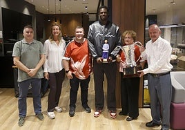 Rafa Pueyo, Isabel Iturbe, Iñigo Burgos, Bassala Bagayoko, Gloria Prieto y José Mari Amantes.