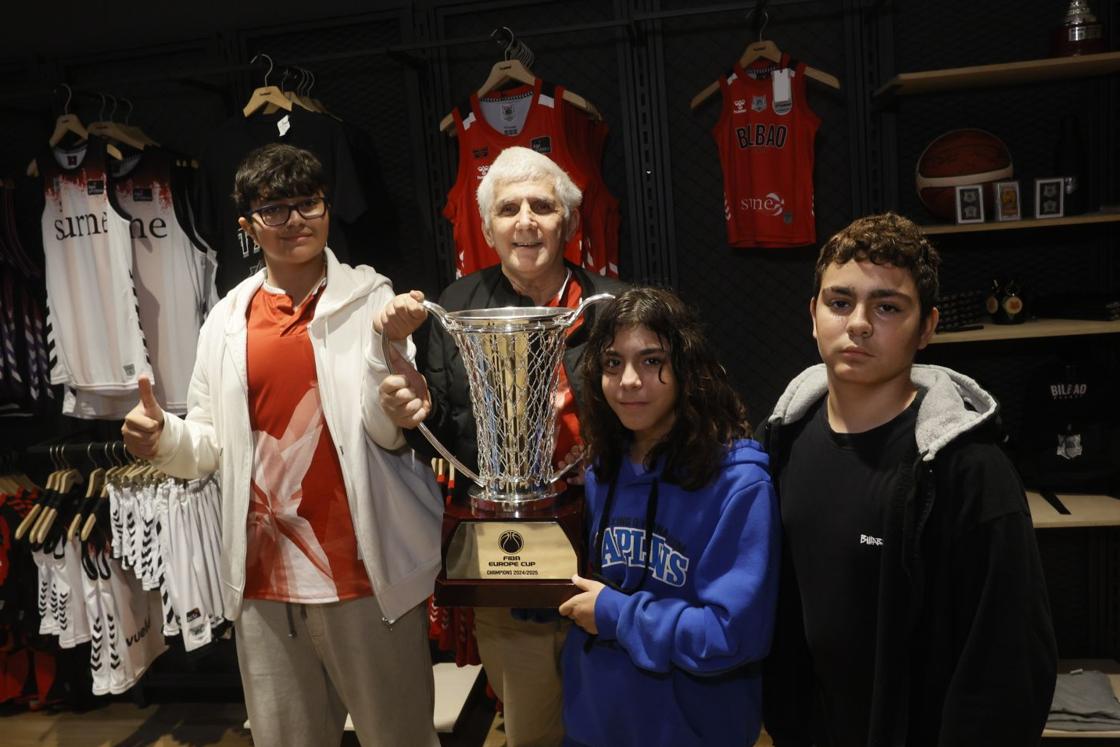 Jon Ander Bueno, José Ramón Pla, Daniela Tapia y Job Tapia.