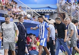 Benavídez se retira lesionado ante el Atlético.
