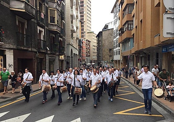 El programa comienza a las 17.00 horas con varios pasacalles individuales.