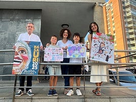 Amaia Bonachera ha centrado la temñática «en la despedida de nuestra Eskarabillera en el cielo entre globos y, a su alrededor, un personaje de cada cuadrilla haciendo cosas que representan a las fiestas de Basauri».
