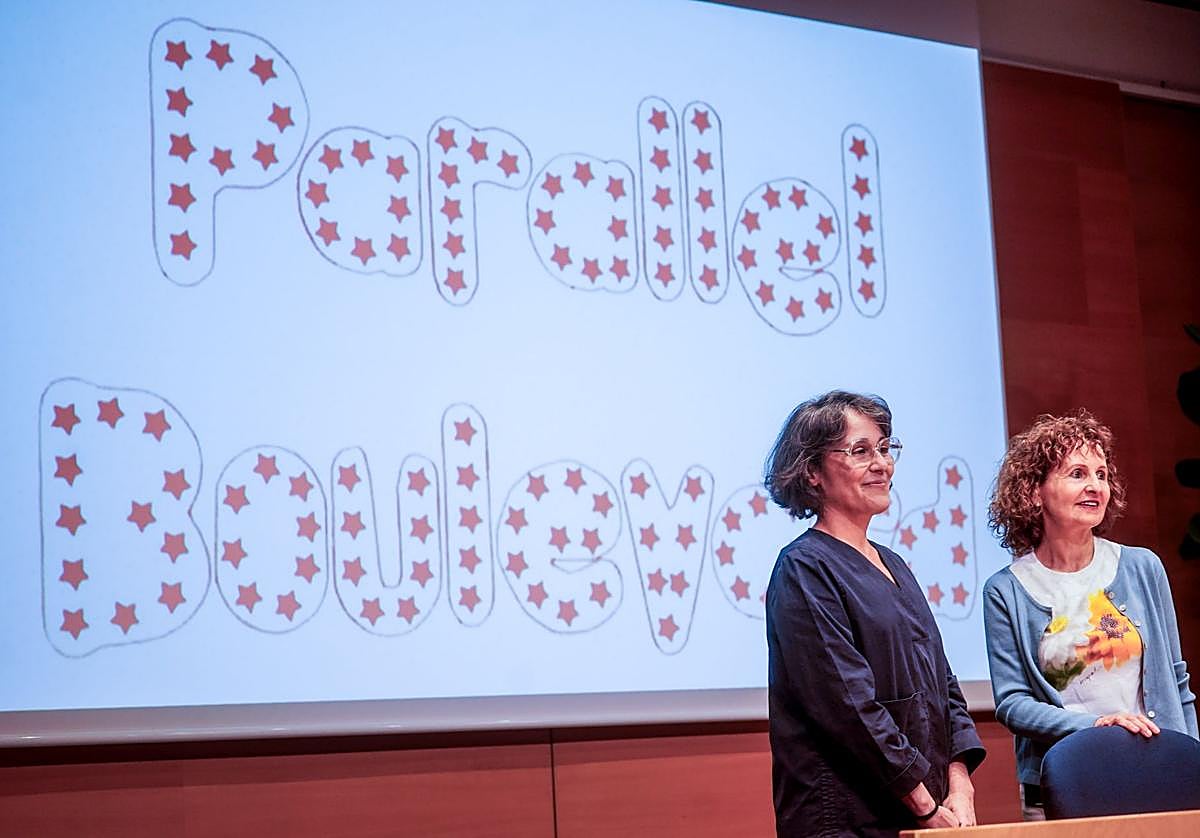 Beatriz Herráez, directora de Artium, y Elena Roseras, responsable de biblioteca y documentación.
