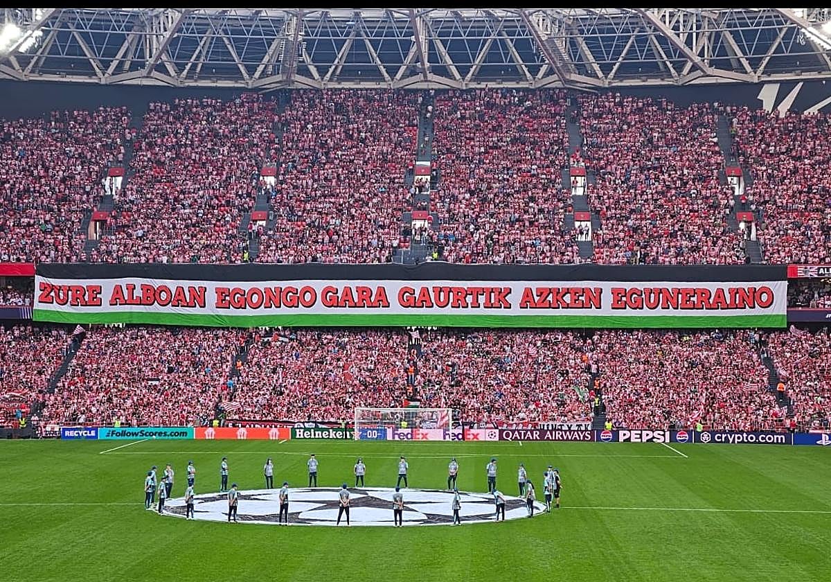 Pancarta en apoyo del pueblo palestino en el partido de Champions del martes en San Mamés.