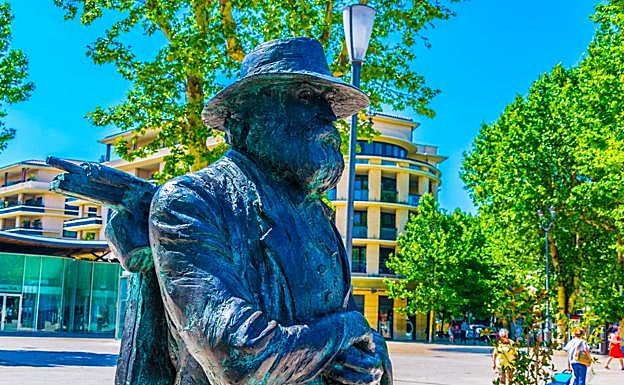 Escultura de Paul Cezanne en Aix-en-Provence.