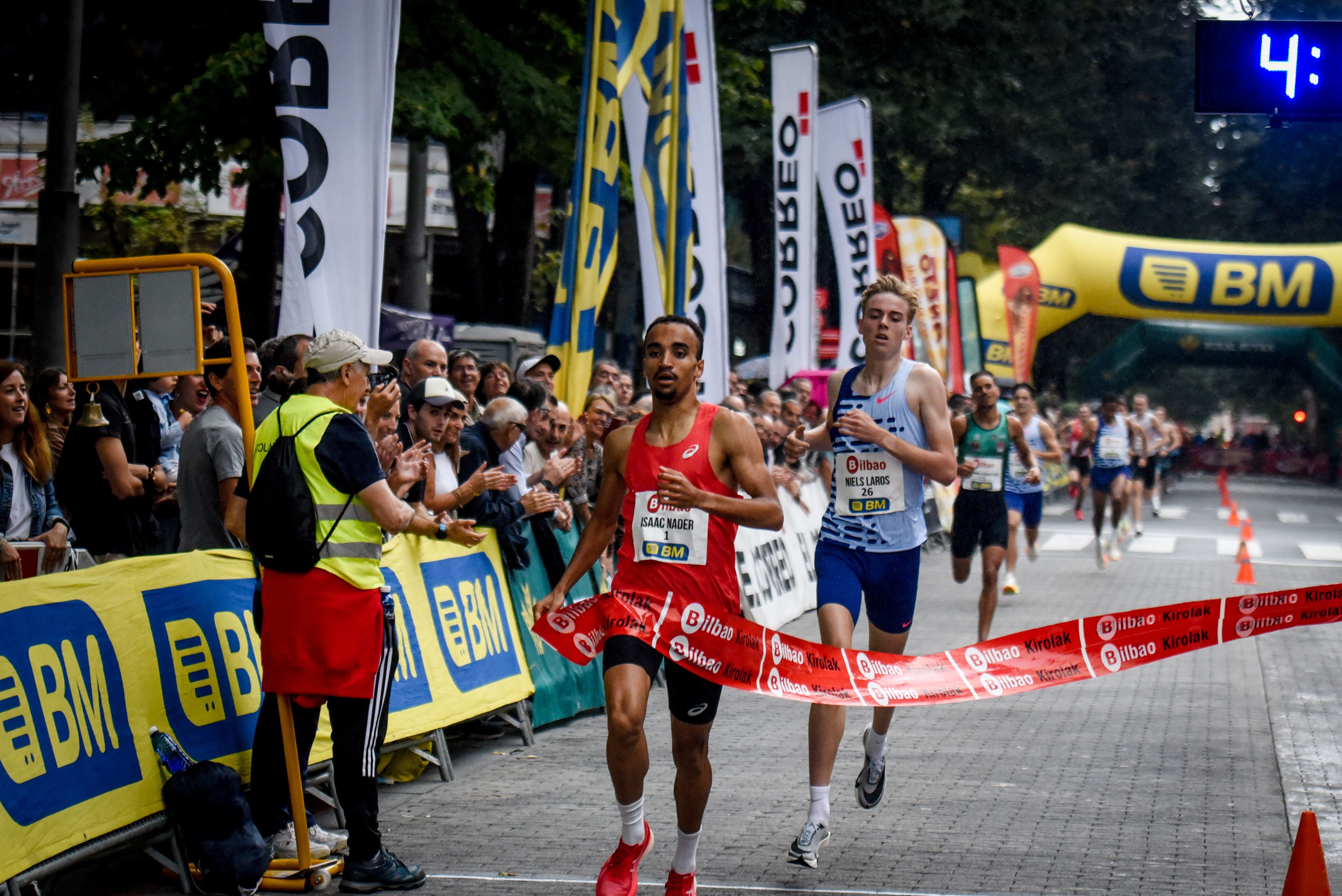 Imagen secundaria 1 - Nader, en tres de sus cuatro victorias en la meta de la Gran Vía