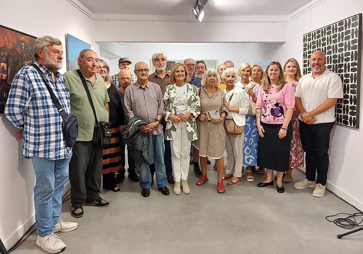 Representantes políticos y culturales estuvieron presentes en la celebración de ayer, con la que arranca una nueva exposición.