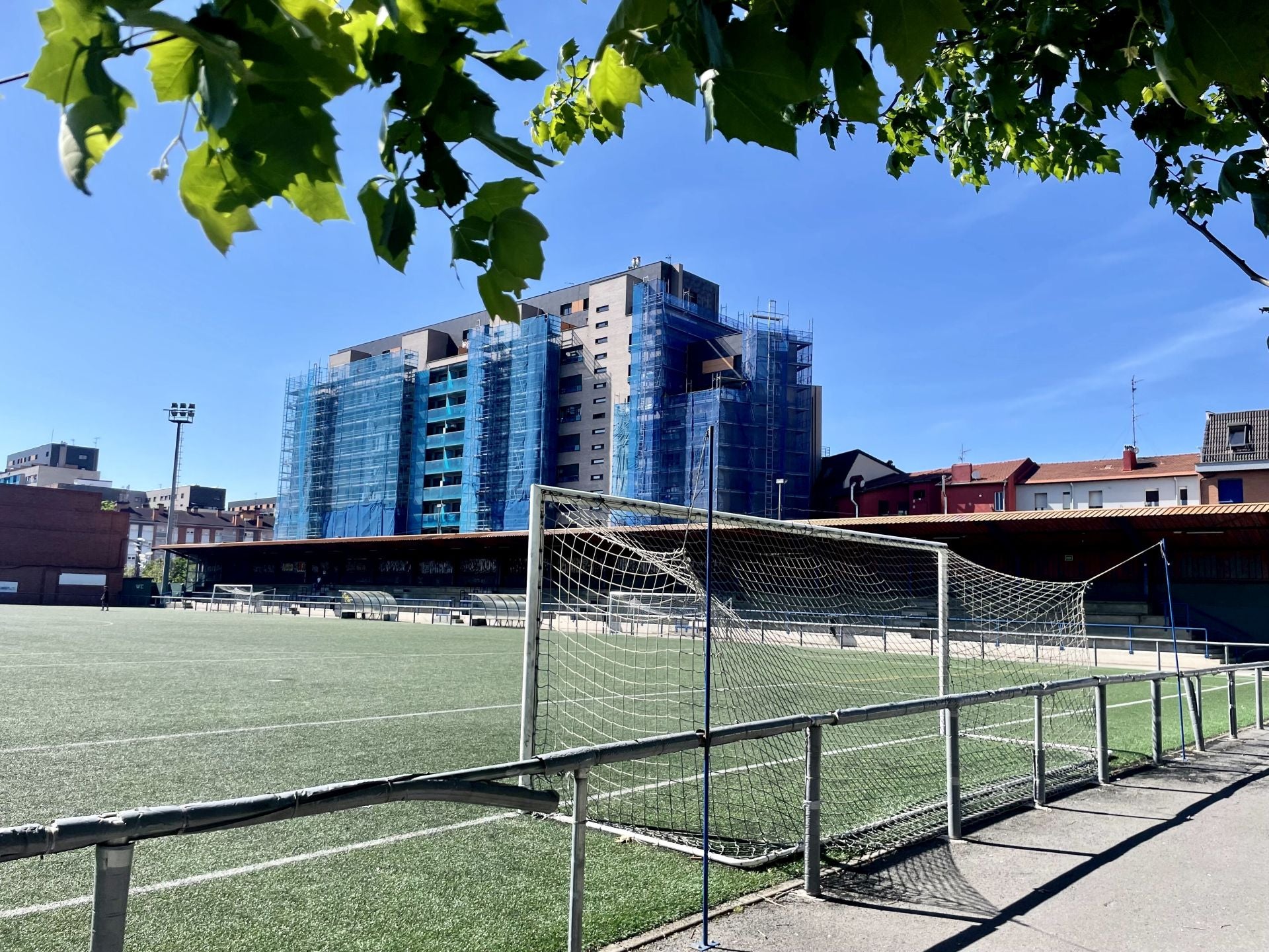 Imagen del campo de fútbol de Serralta, en el barrio de Lutxana, en el que juega el Pauldarrak.