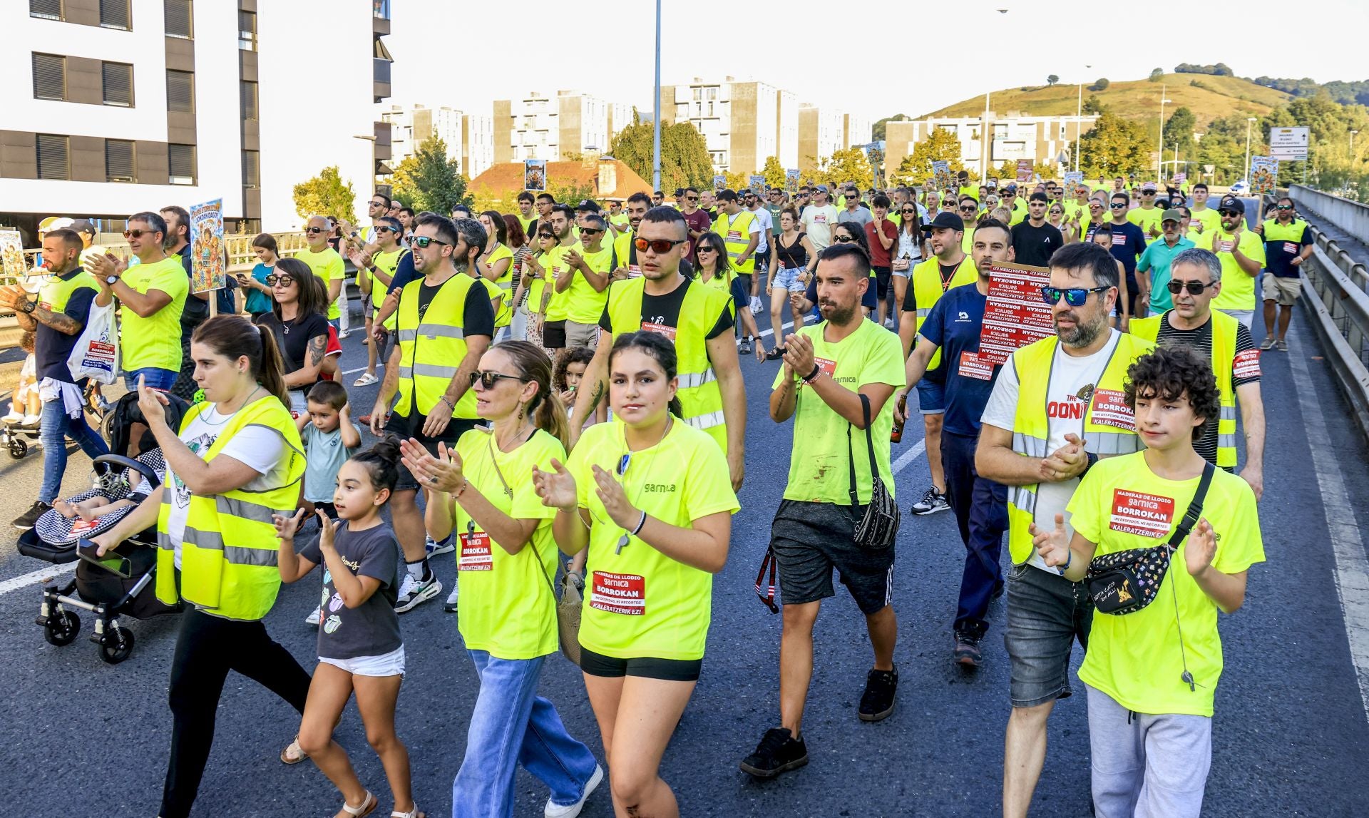 Las imágenes de la manifestación contra el ERE en Maderas de Llodio