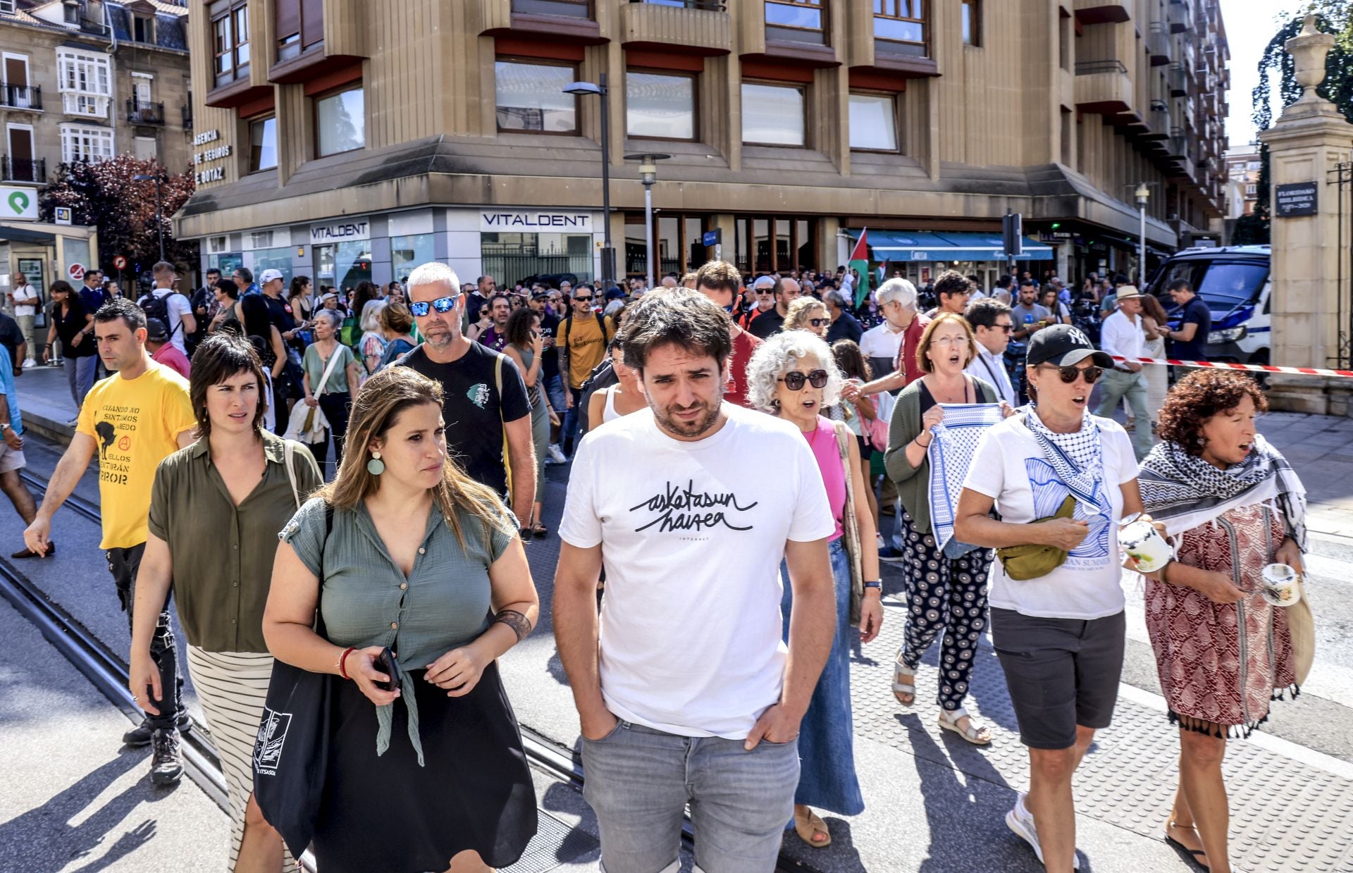 Así ha sido la cadena humana contra el «genocidio» en Gaza en Vitoria