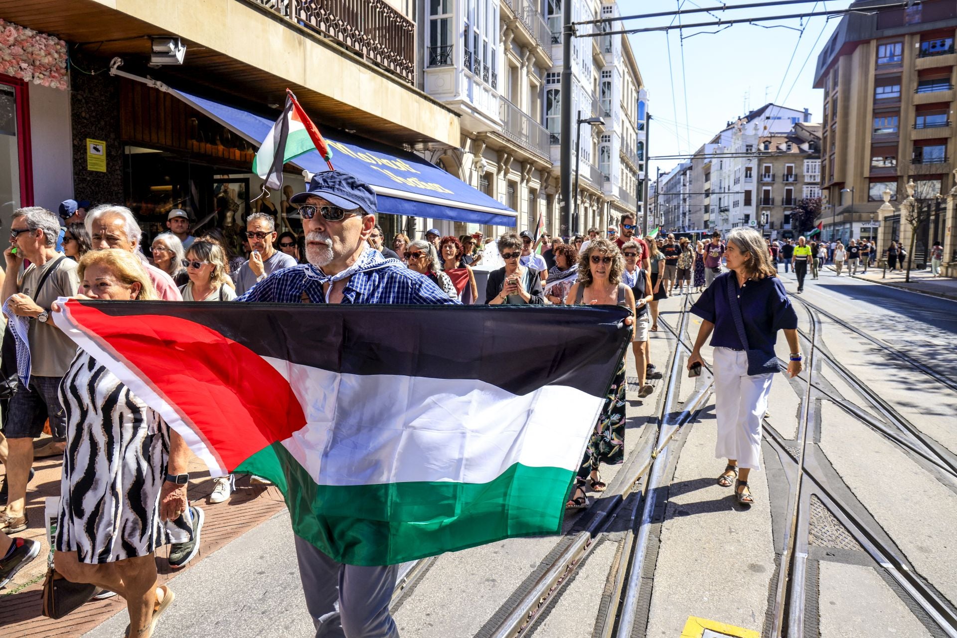 Así ha sido la cadena humana contra el «genocidio» en Gaza en Vitoria