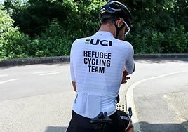 Ahmad Badreddin Wais, con su maillot.