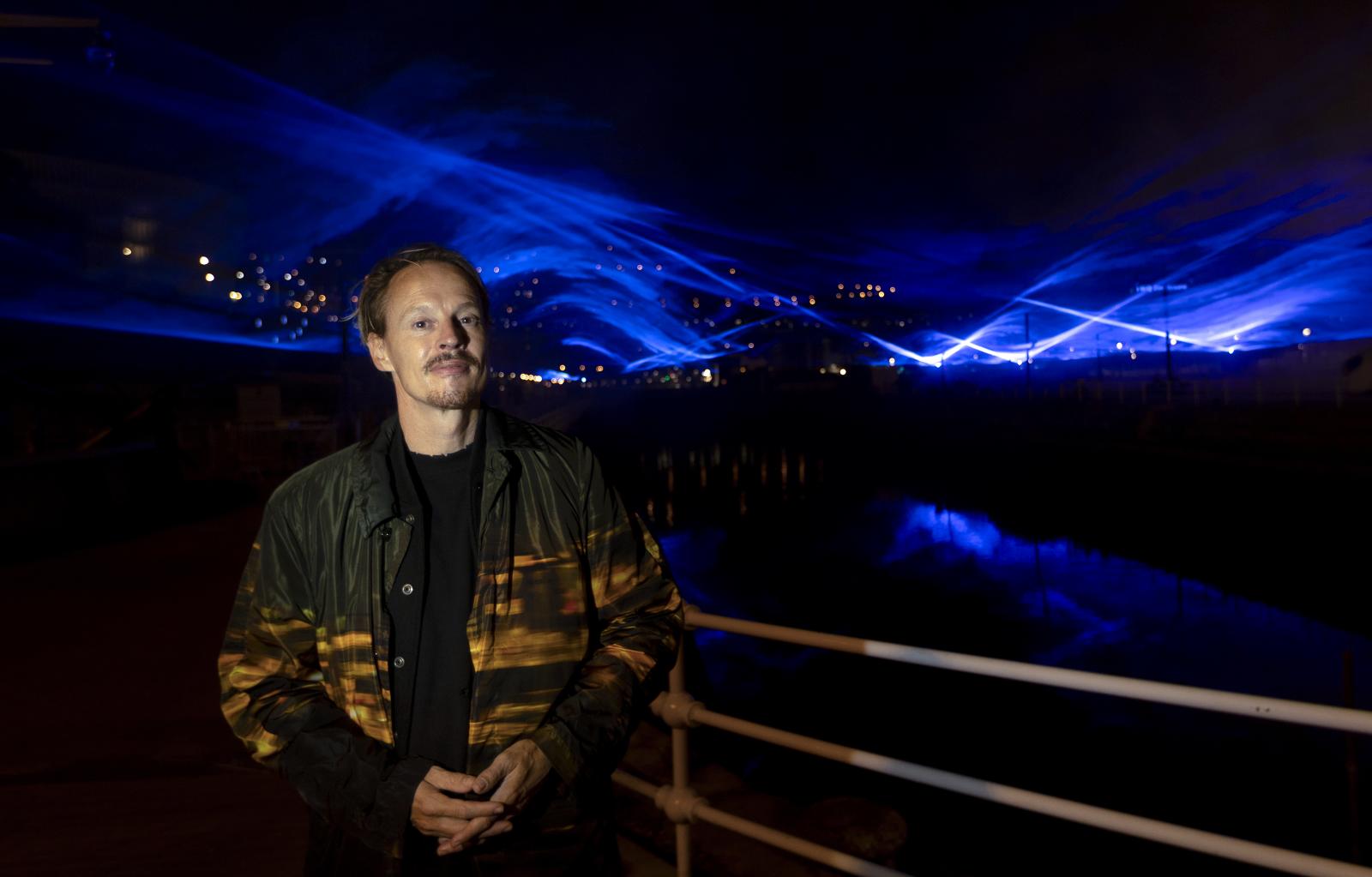 El artista holandés en el ensayo gráfico de su obra 'Waterlicht'