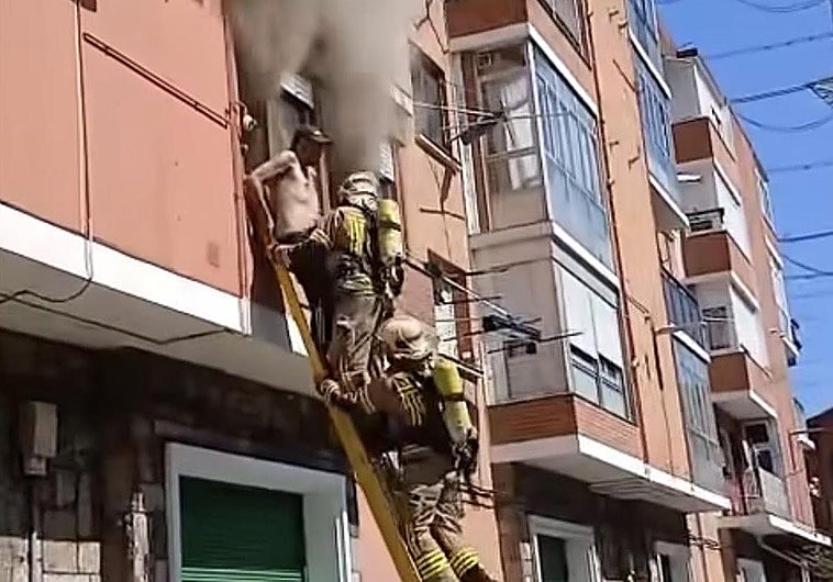 Evacuado un hombre tras incendiarse su vivienda en Ortuella