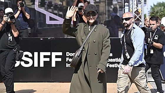 El brillo de Juliette Binoche marca el arranque glamuroso en San Sebastián
