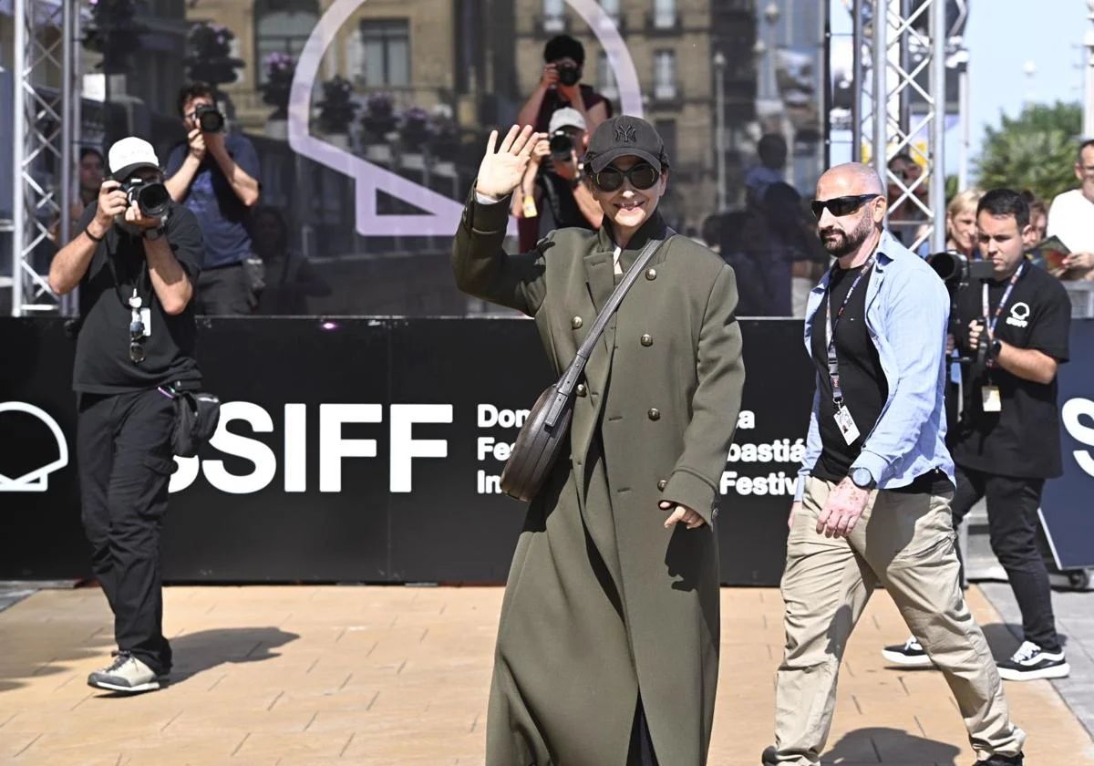 El brillo de Juliette Binoche marca el arranque glamuroso en San Sebastián