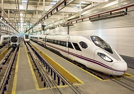 Trenes en las instalaciones centrales de CAF, en la localidad guipuzcoana de Beasain.