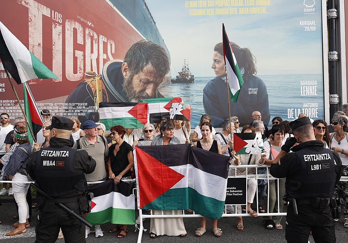 Alrededor de dosmil personas protestaron contra Israel frente al Kursaal