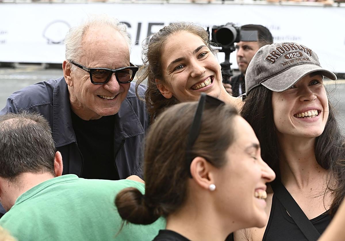 Imagen secundaria 1 - Vestidos negros y banderas palestinas: un &#039;glamour&#039; solidario