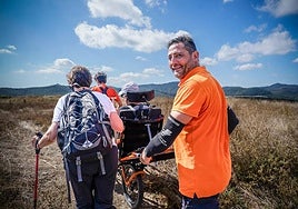 Montes Solidarios logra que no haya obstáculos para nadie a la hora de subir a una cima.