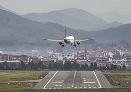 Dos vuelos cancelados entre Loiu y Londres Heathrow tras el ciberataque