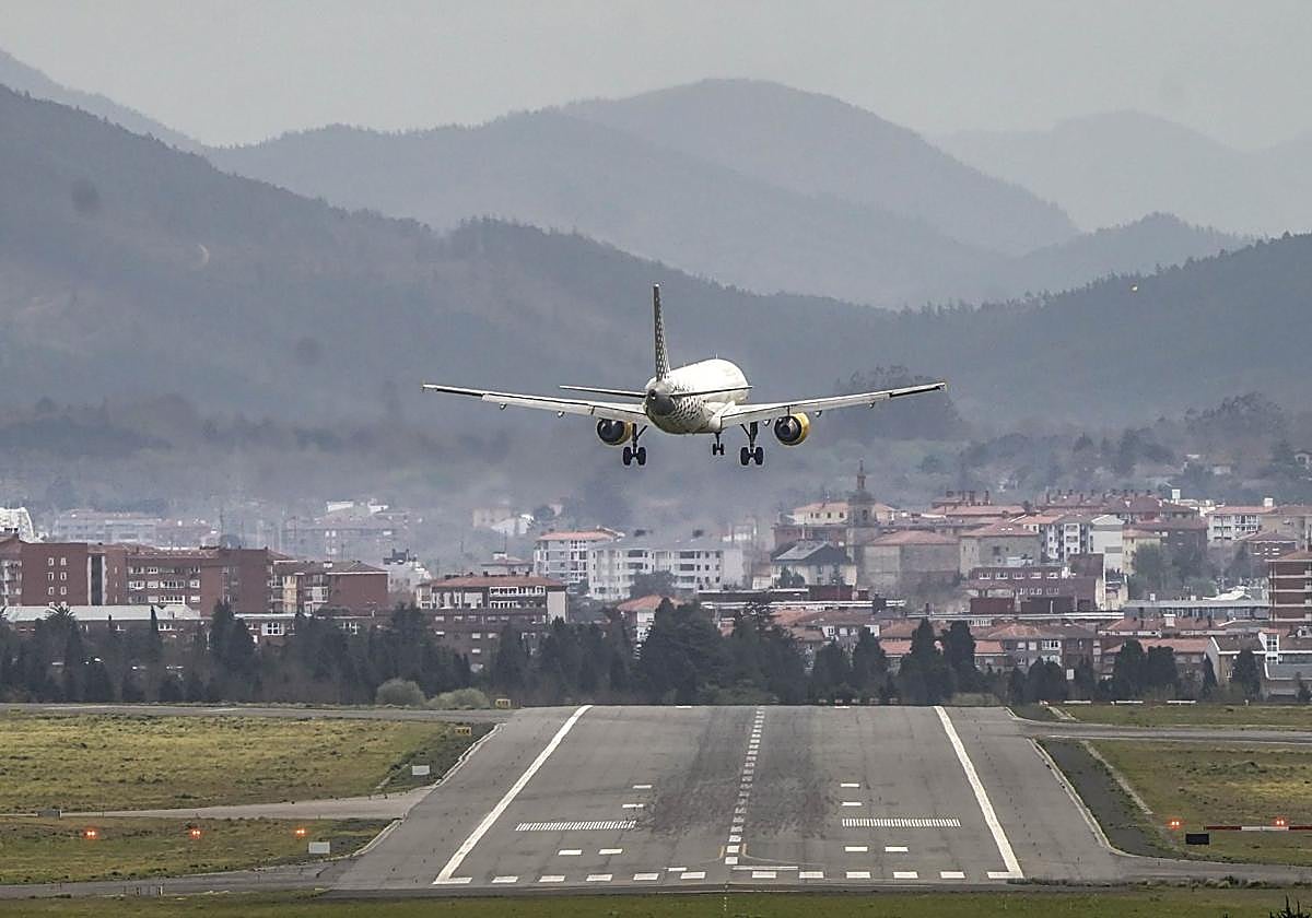 Dos vuelos cancelados entre Loiu y Londres Heathrow tras el ciberataque